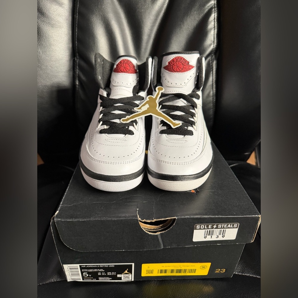 Size 5 (GS) - Jordan 2 Retro 2022 Mid Chicago NIB (minor yellowing on 1 sole)